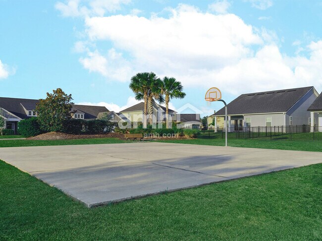 Building Photo - 3371 Roundabout Dr