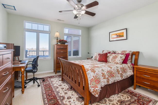 Building Photo - 120 N Northwest Hwy