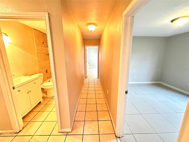 Building Photo - 1209 Glenn Ave