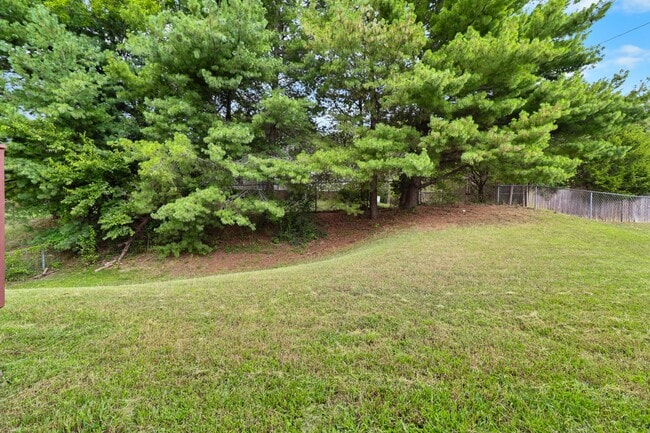 Building Photo - 354 Broadmore Dr