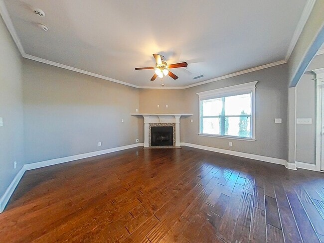 Building Photo - 3 Bedroom 2.5 Bath in Crawford Creek