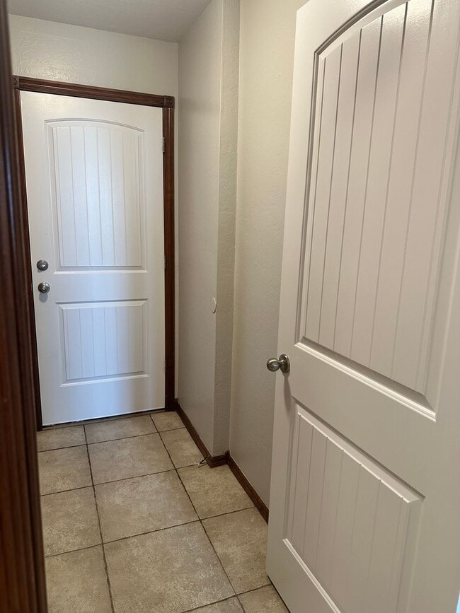 Building Photo - Great Home located in Dove Creek!$250.00 o...
