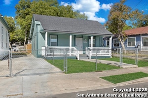 Primary Photo - 2209 N Flores St