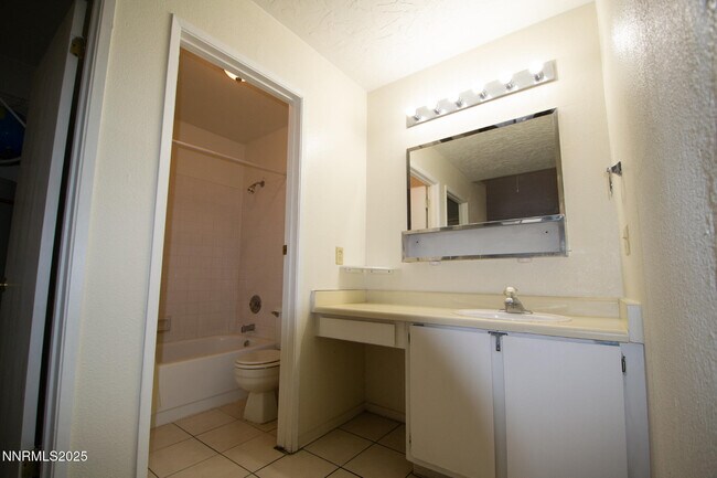 Building Photo - 2080 Highview Ct