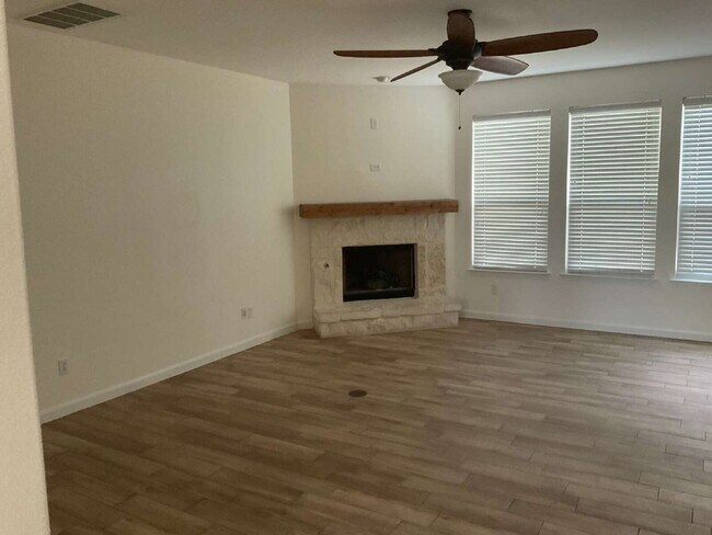 Building Photo - 403 Knights Cross Dr