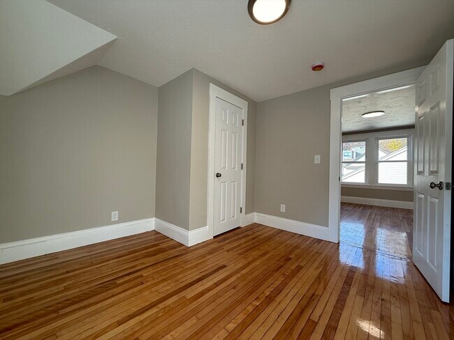 Building Photo - 11 Eureka St