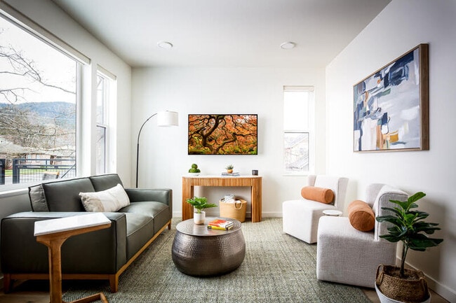 Building Photo - 168 Garfield St