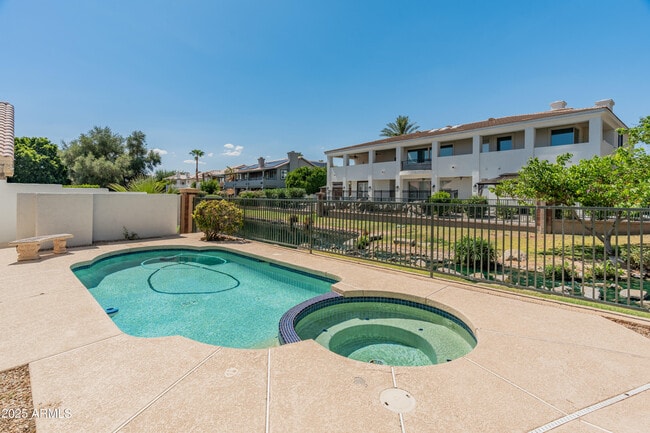 Building Photo - 5820 W Del Lago Cir