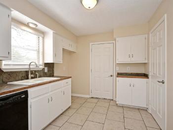 Building Photo - 905 Parker Cir