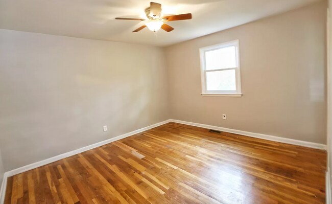 Building Photo - Well-Maintained Hopewell Rancher