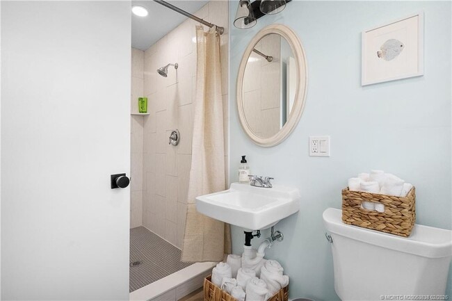 Building Photo - 901 E Madison Ave