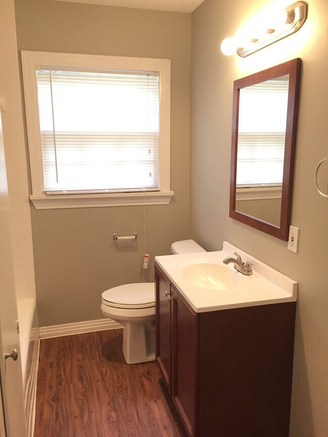 Building Photo - Pre-Leasing - Traditional Home in Tech Terrace near J&B Coffee!