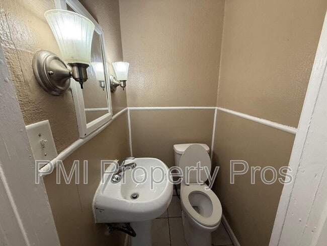 Building Photo - 2712 N 40th St