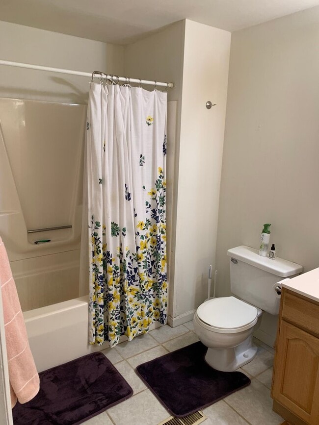 Building Photo - 3 bd/1.5 bath Charming Home just 4 blocks from IU Jacob's School of Music - Available August 2027!