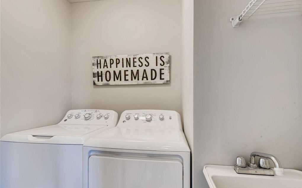 Building Photo - 5520 Lindsay St