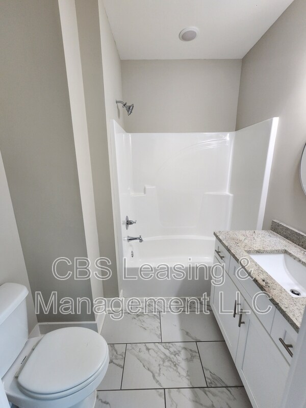 Building Photo - 630 Village Dr