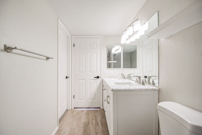 Building Photo - Spacious Villa for rent in Phoenix!