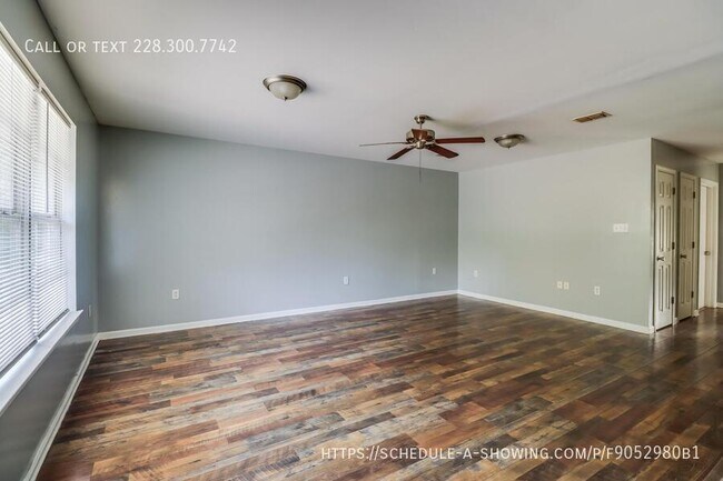 Building Photo - 124 30th 1/2 St-A