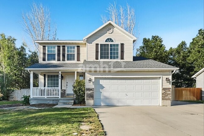 Building Photo - 860 Country Club Dr
