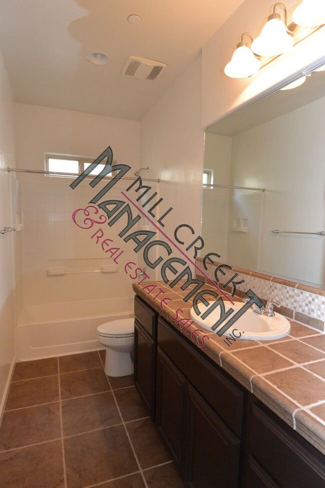 Building Photo - NW 3 Bedroom 2 Bath home - No Pets