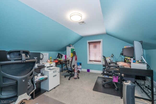 Building Photo - 27 Evergreen Ave