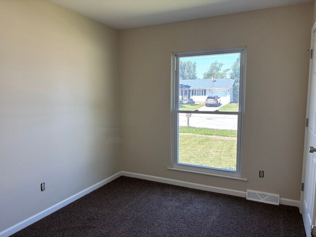 Building Photo - 3 Bedroom, 2 Bath Single Family Home in Cl...