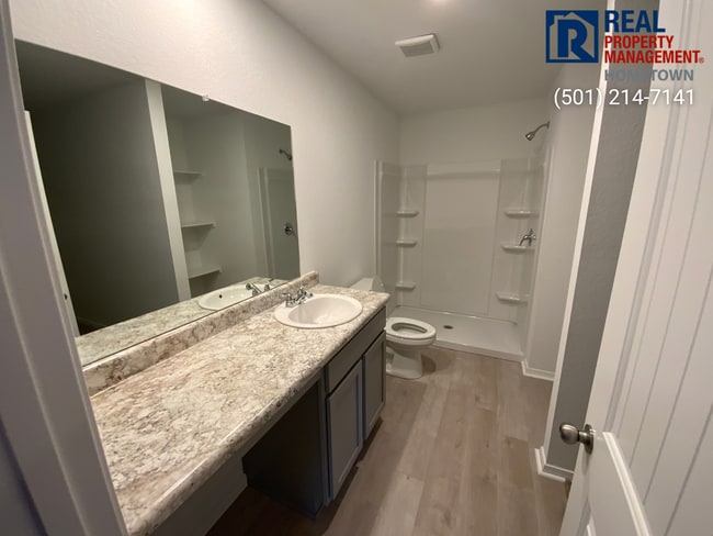 Building Photo - 1495 Meadows Dr