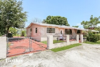 Building Photo - 731 NW 175th Dr