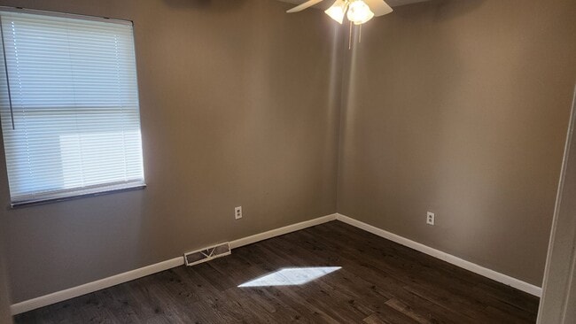 Building Photo - Large Brick Ranch near Cherokee Lake