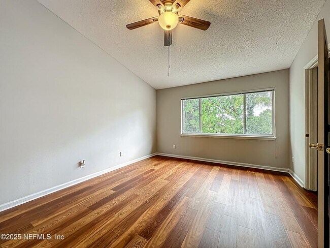 Building Photo - 12311 Kensington Lakes Dr