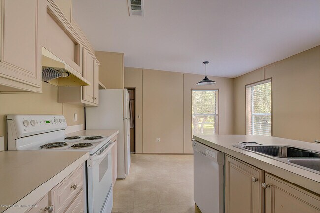 Building Photo - 14820 Aubrey Ave