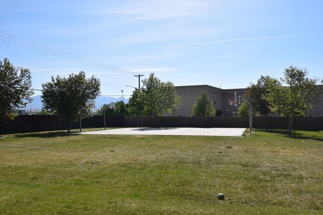 Building Photo - Modern 4 bed Home in Prime West Valley Location!!