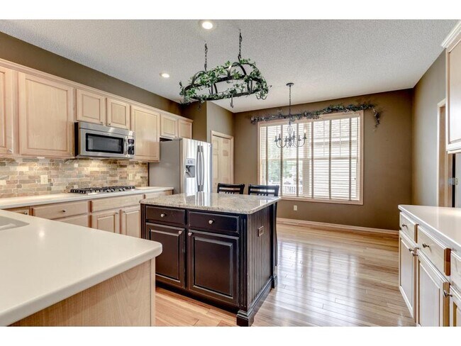 Building Photo - 2074 Clover Ct