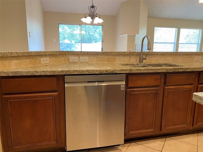 Building Photo - 4401 Egret Dr