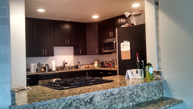 Building Photo - AUGUST PRE-LEASE Updated kitchen, Granite,...