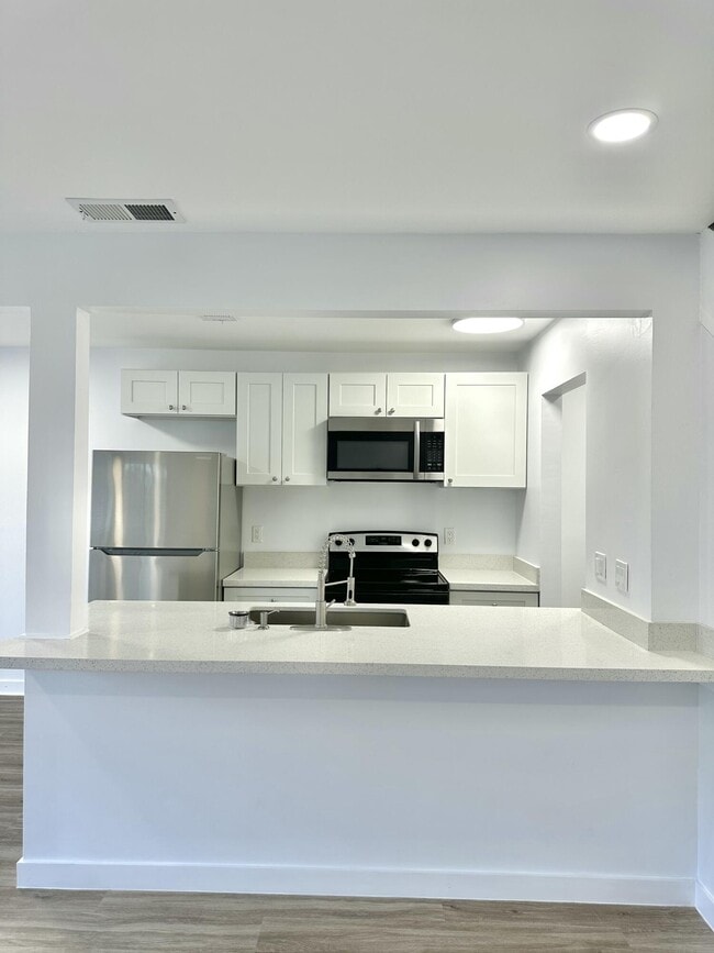 Building Photo - 906 E Tiffany Dr