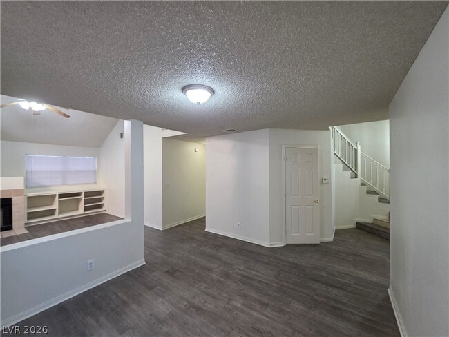 Building Photo - 6561 Avon Ct