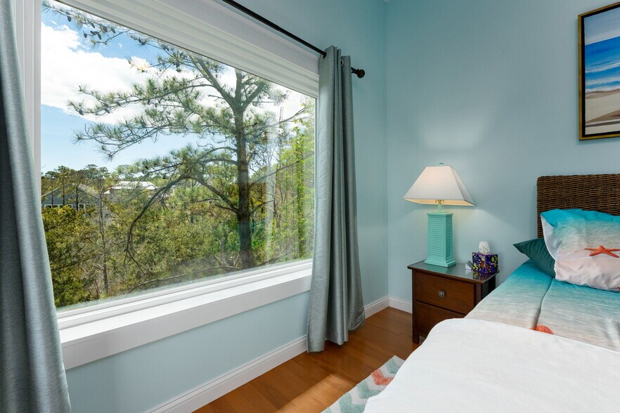 Building Photo - 211 Lewis Dr