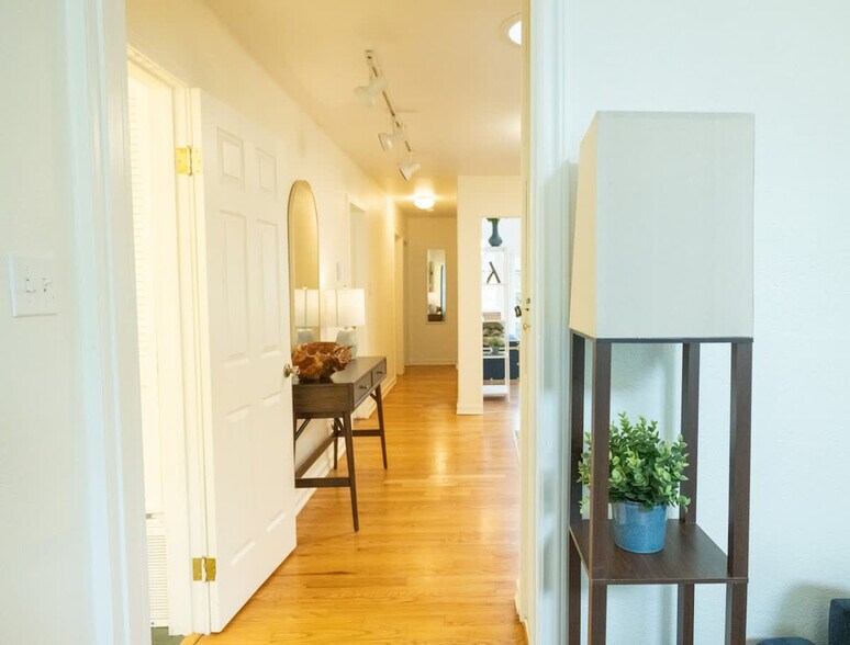 Building Photo - 292 Bell Ln