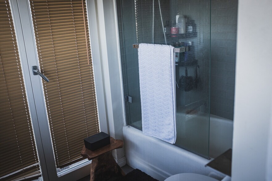 Building Photo - 2050 Cyprean Dr