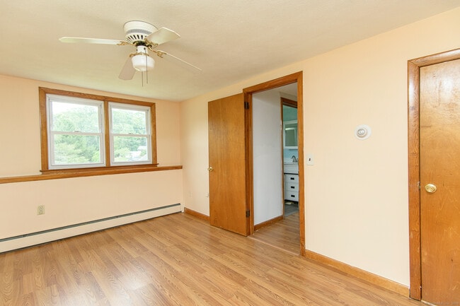 Building Photo - 805 Mashamoquet Rd