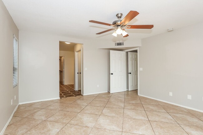 Building Photo - 8841 W Villa Rita Dr