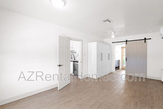 Building Photo - 5513 E Earll Dr