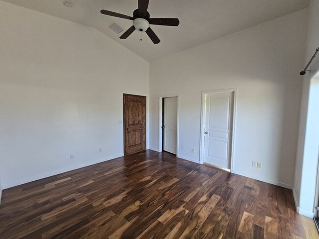 Building Photo - Spacious East Side Oasis – 4 Bed, 2 Bath Home with Premium Upgrades!