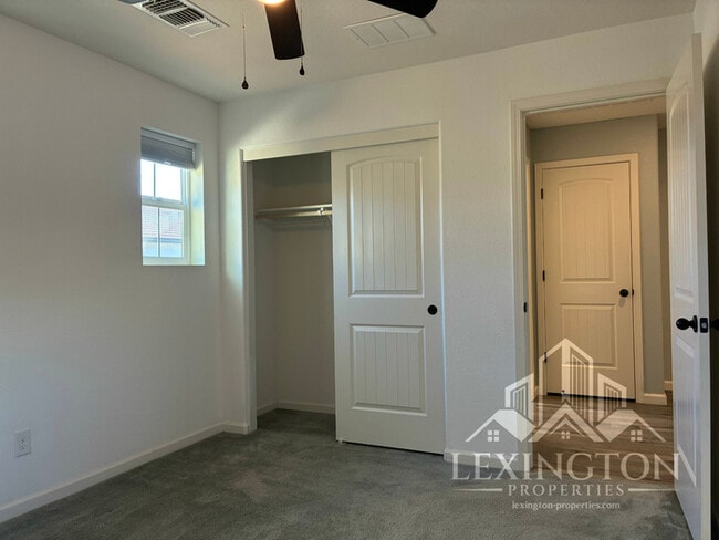 Building Photo - Elegant, 3BD/2.5BA, Sacramento Home in Nat...