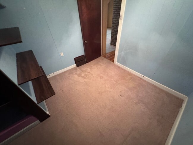 Building Photo - $1400 - 2 Bed 1 Bath House