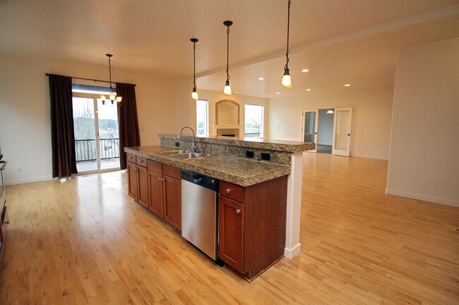 Building Photo - 15128 SE Nia Dr