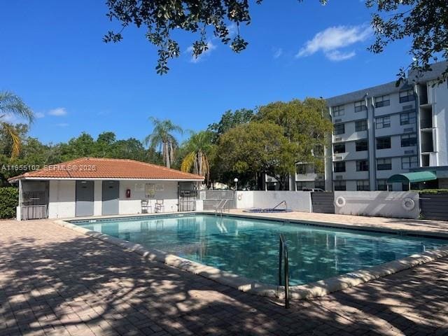 Building Photo - 2401 Riverside Dr