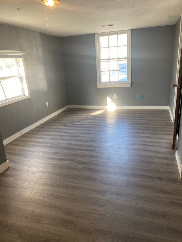 Building Photo - 1809 E 23rd St N