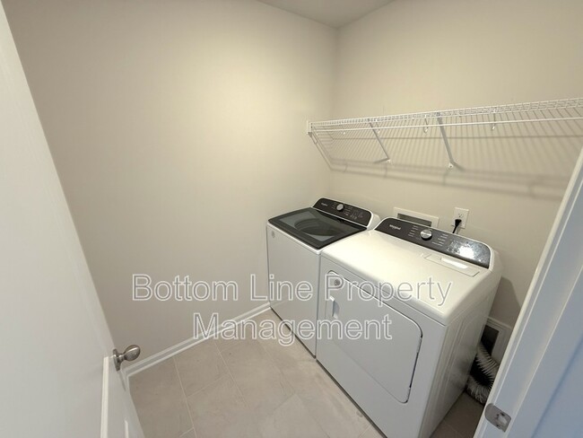 Building Photo - 1066 Plumcrest Dr